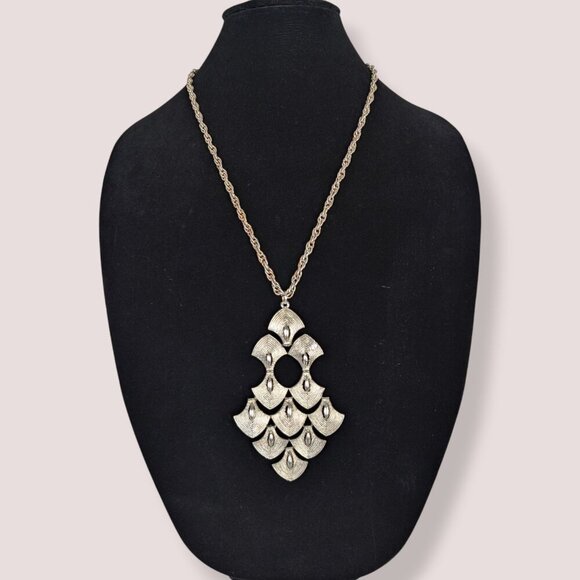 (2/$20) Vintage Linked Spade Pendant Necklace - Picture 2 of 6